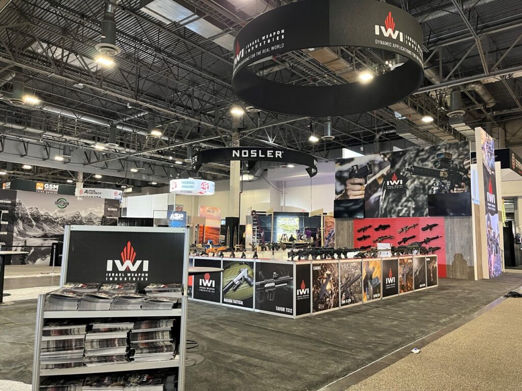 Peninsula trade show booth display with three open sides